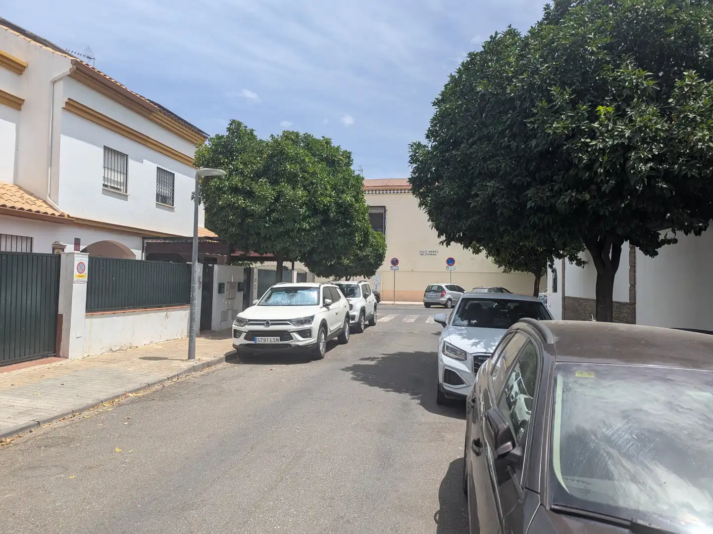 Parking de Casa adosada en venta en Sevilla con Balcón