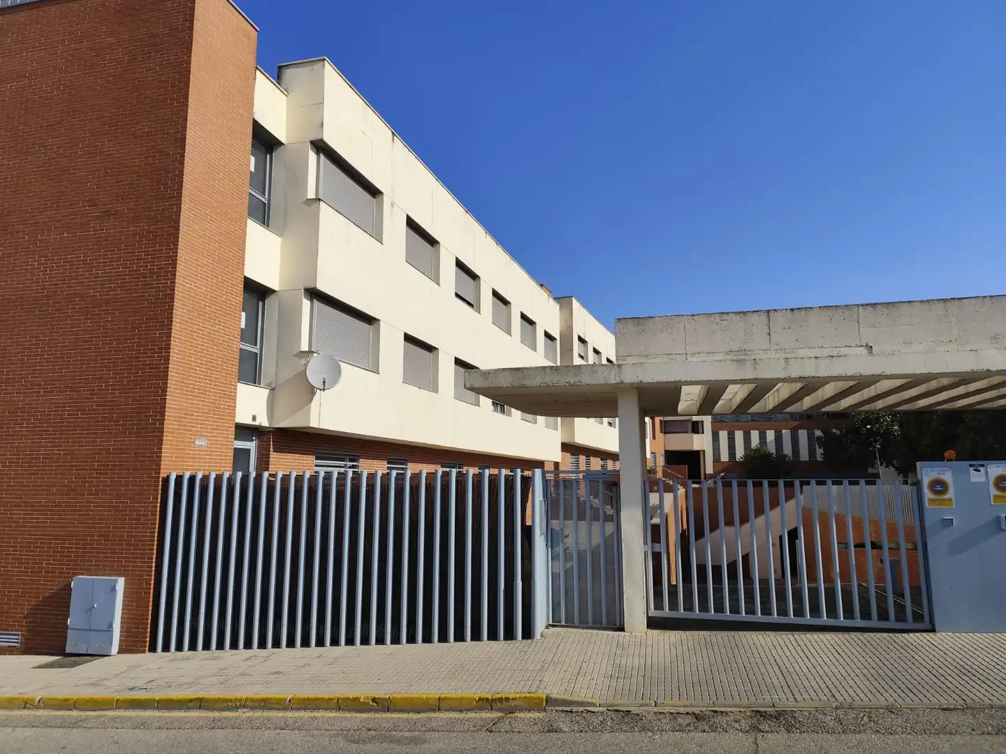 Vista exterior de Ático en venta en Zafra con Aire acondicionado, Calefacción y Jardín privado