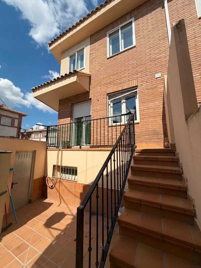 Vista exterior de Casa o chalet en venta en El Fresno con Calefacción, Jardín privado y Terraza