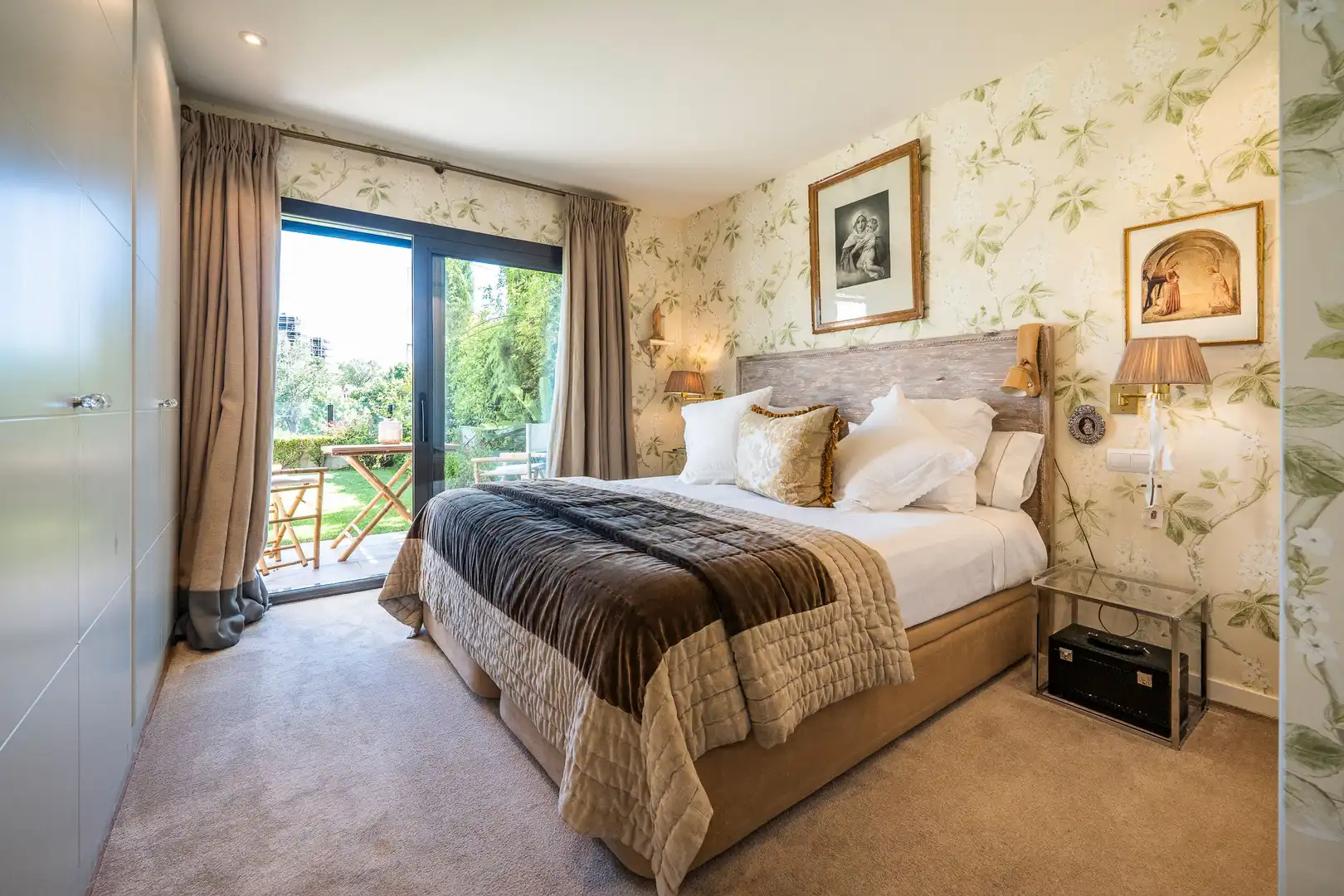 Bedroom of Flat for sale in La Moraleja  with Air Conditioner, Heating and Private garden