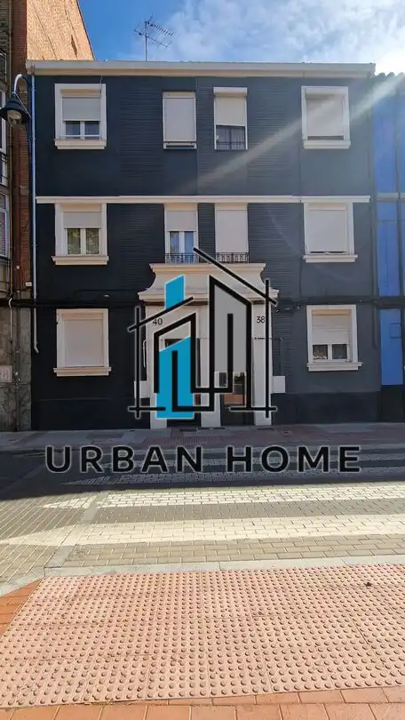 Exterior view of Flat for rent in León Capital   with Heating and Parquet flooring