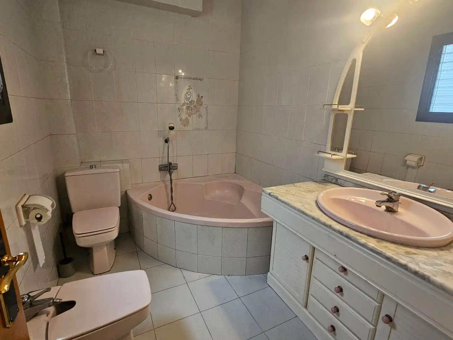 Bathroom of Flat for sale in Sabadell  with Air Conditioner, Heating and Oven