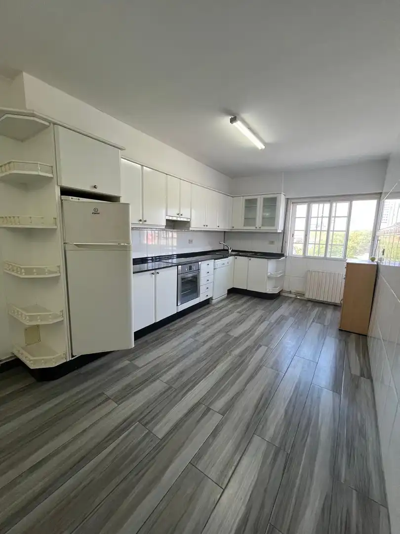 Cuina de Casa o xalet en venda en A Coruña Capital  amb Calefacció i Traster