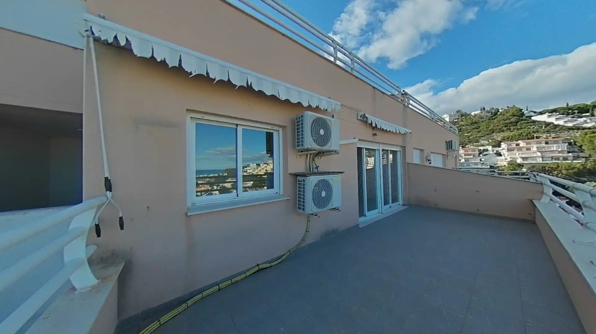Vista exterior de Apartamento en venta en Peñíscola / Peníscola con Aire acondicionado, Terraza y Alarma