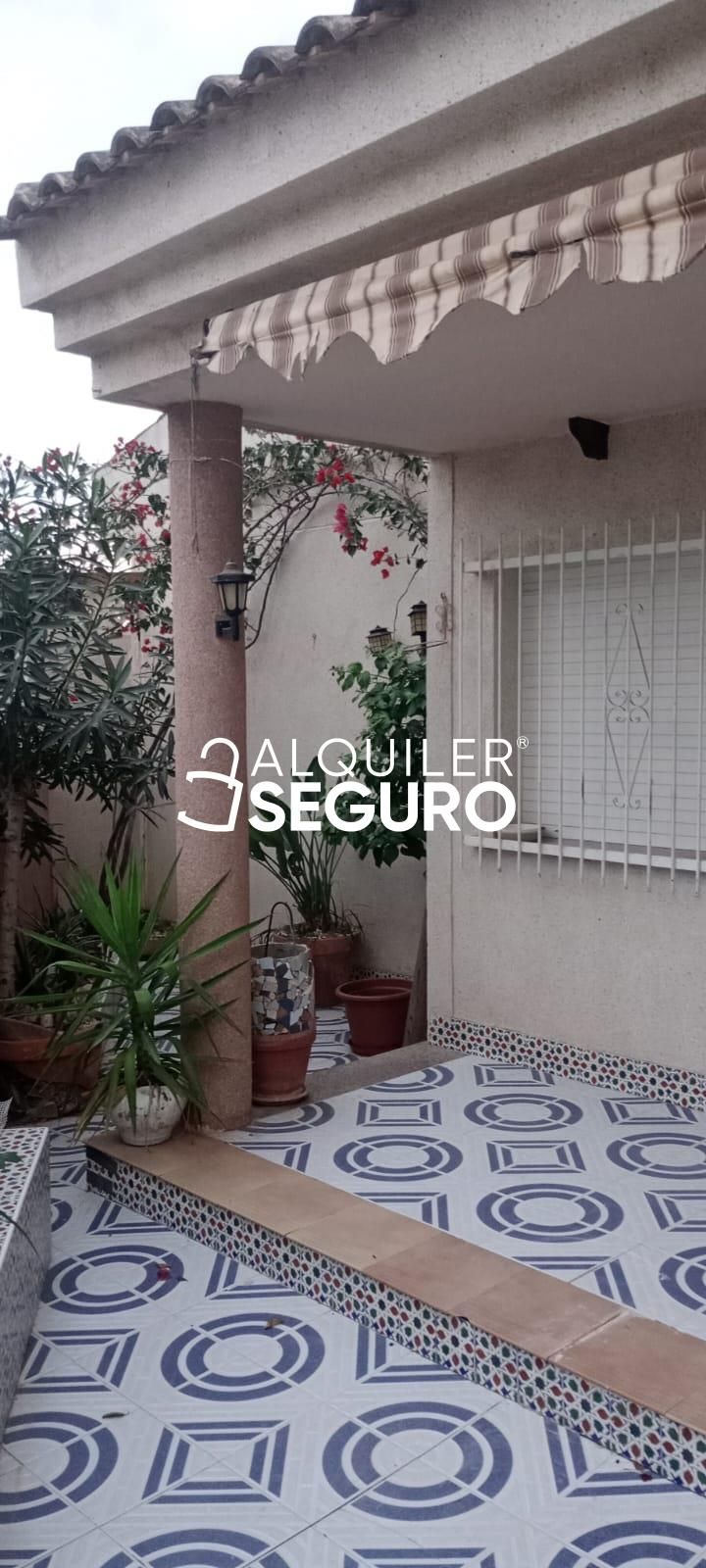 Vista exterior de Casa o xalet de lloguer en Los Alcázares amb Calefacció, Terrassa i Traster