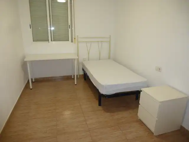 Habitación de Piso de alquiler en Murcia con Aire acondicionado, Amueblado y Horno