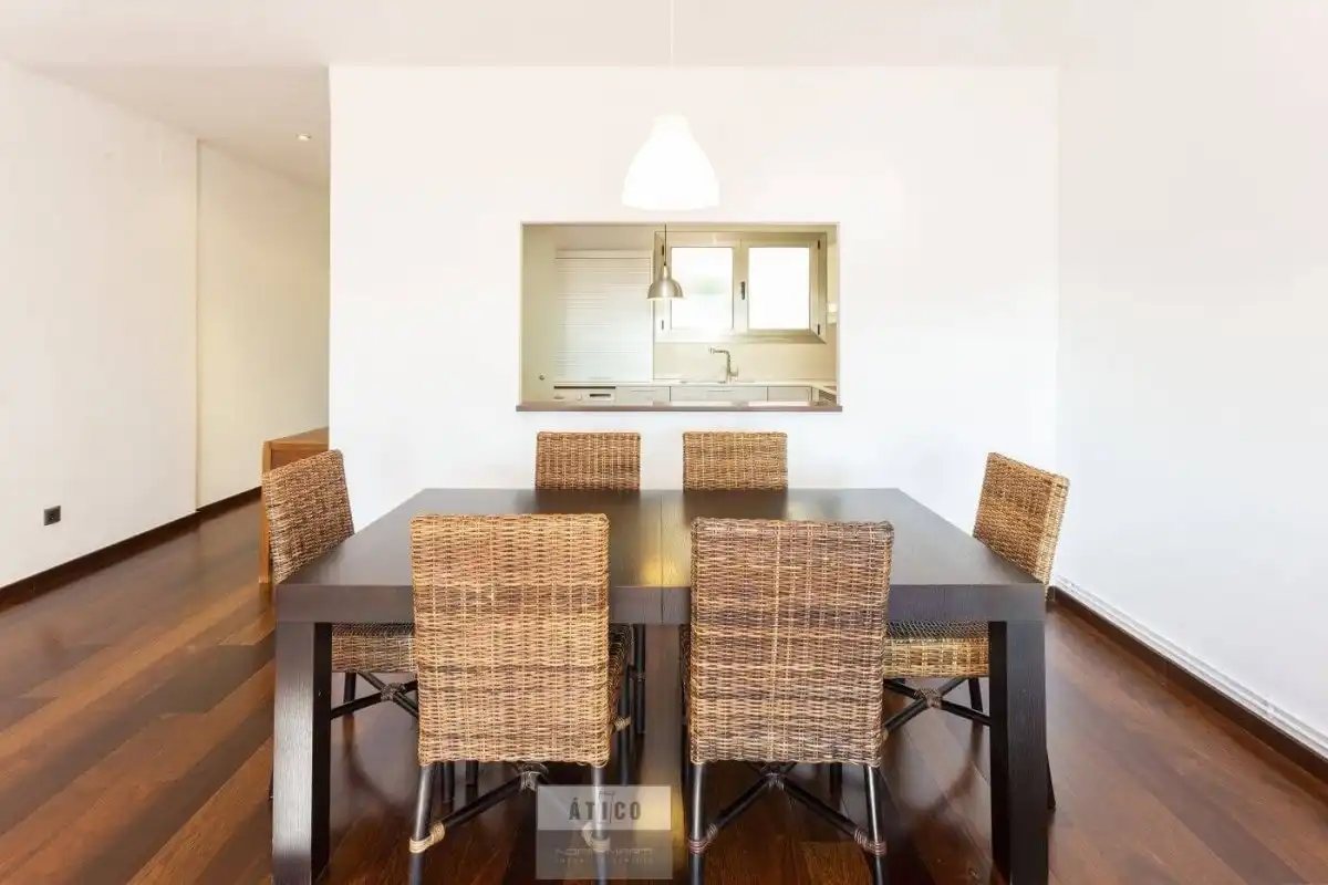 Dining room of Flat for rent in Barcelona  with Air Conditioner, Heating and Parquet flooring