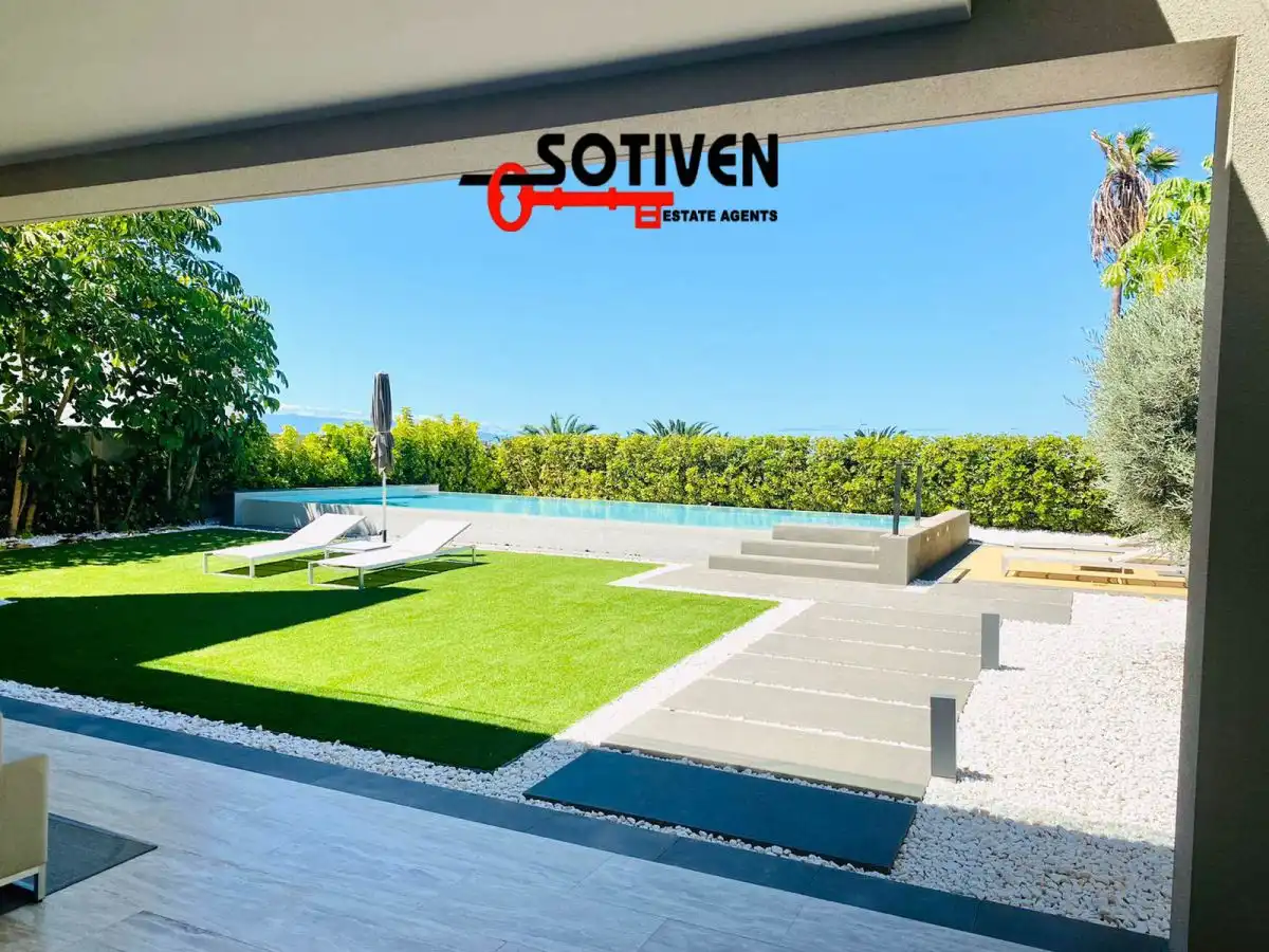 Chalet con piscina en venta en Costa Adeje