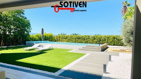 Villa en venta en La Caleta, 5 dormitorios.