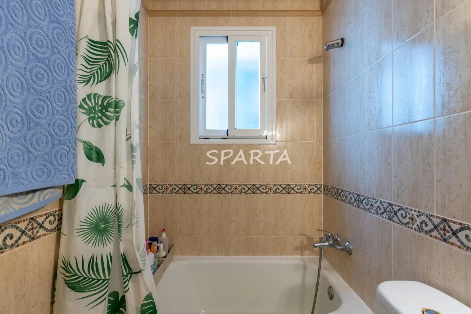 Baño de Piso en venta en Castilleja de la Cuesta con Aire acondicionado, Horno y Microondas