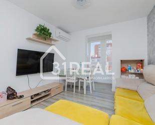 Living room of Flat to rent in  Madrid Capital  with Air Conditioner, Heating and Terrace