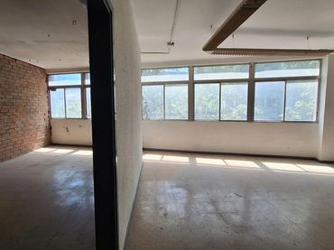 Nave industrial con ascensore in affitto a Pallars