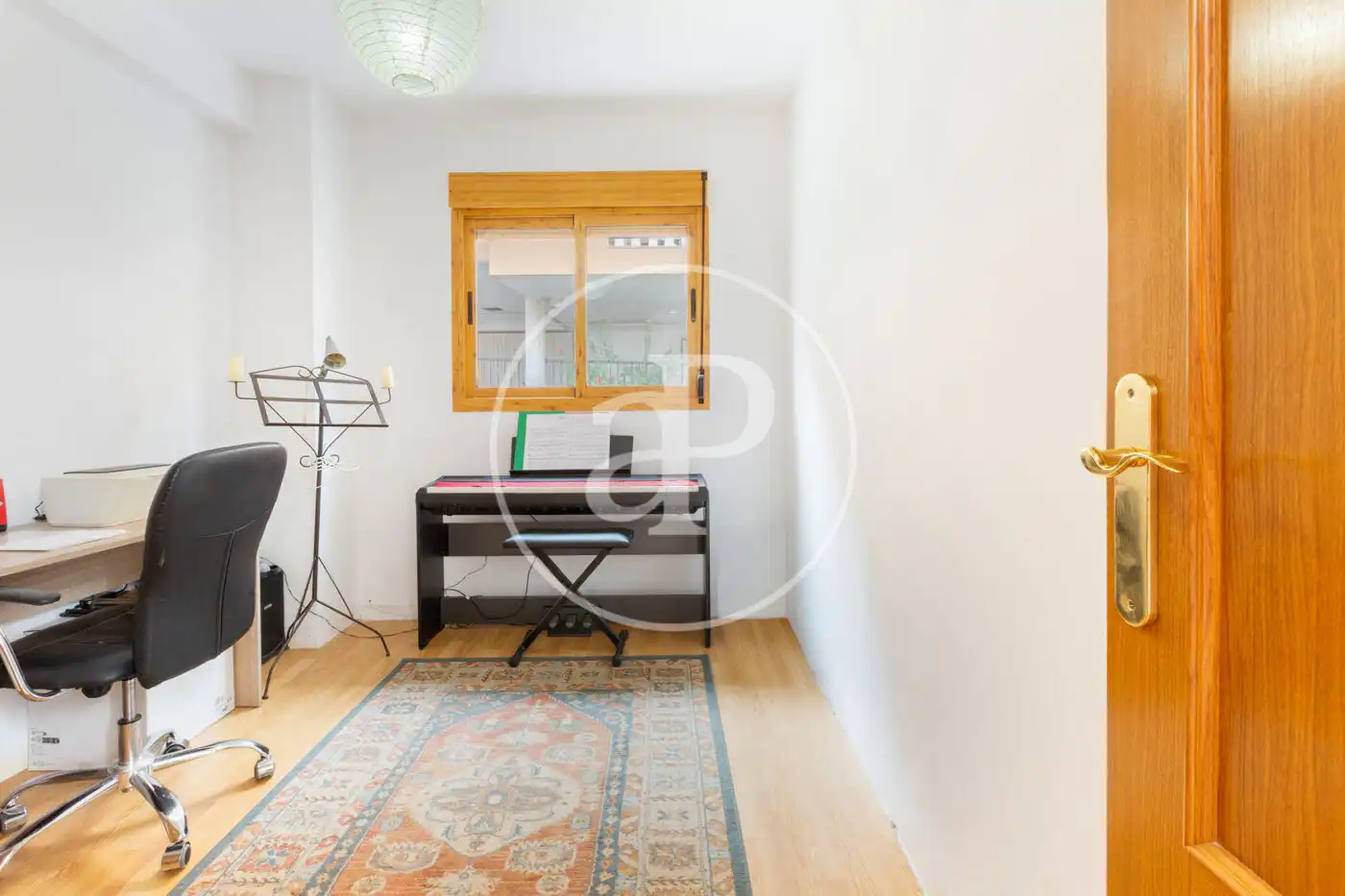 Habitación de Casa adosada en venta en Chiva con Aire acondicionado, Calefacción y Jardín privado