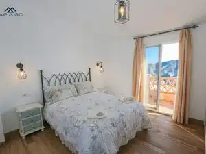 Dormitori de Finca rústica de lloguer en Almuñécar amb Aire condicionat, Jardí privat i Terrassa