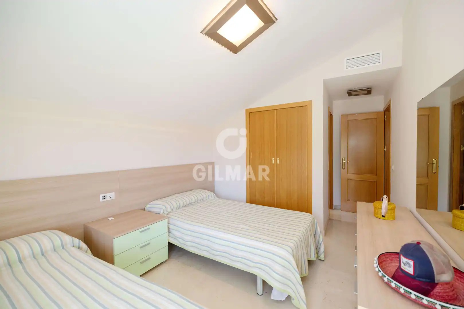 Habitación de Dúplex en venta en Fuengirola con Calefacción, Trastero y Piscina