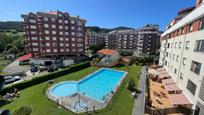 Piscina de Pis en venda en Castro-Urdiales amb Terrassa