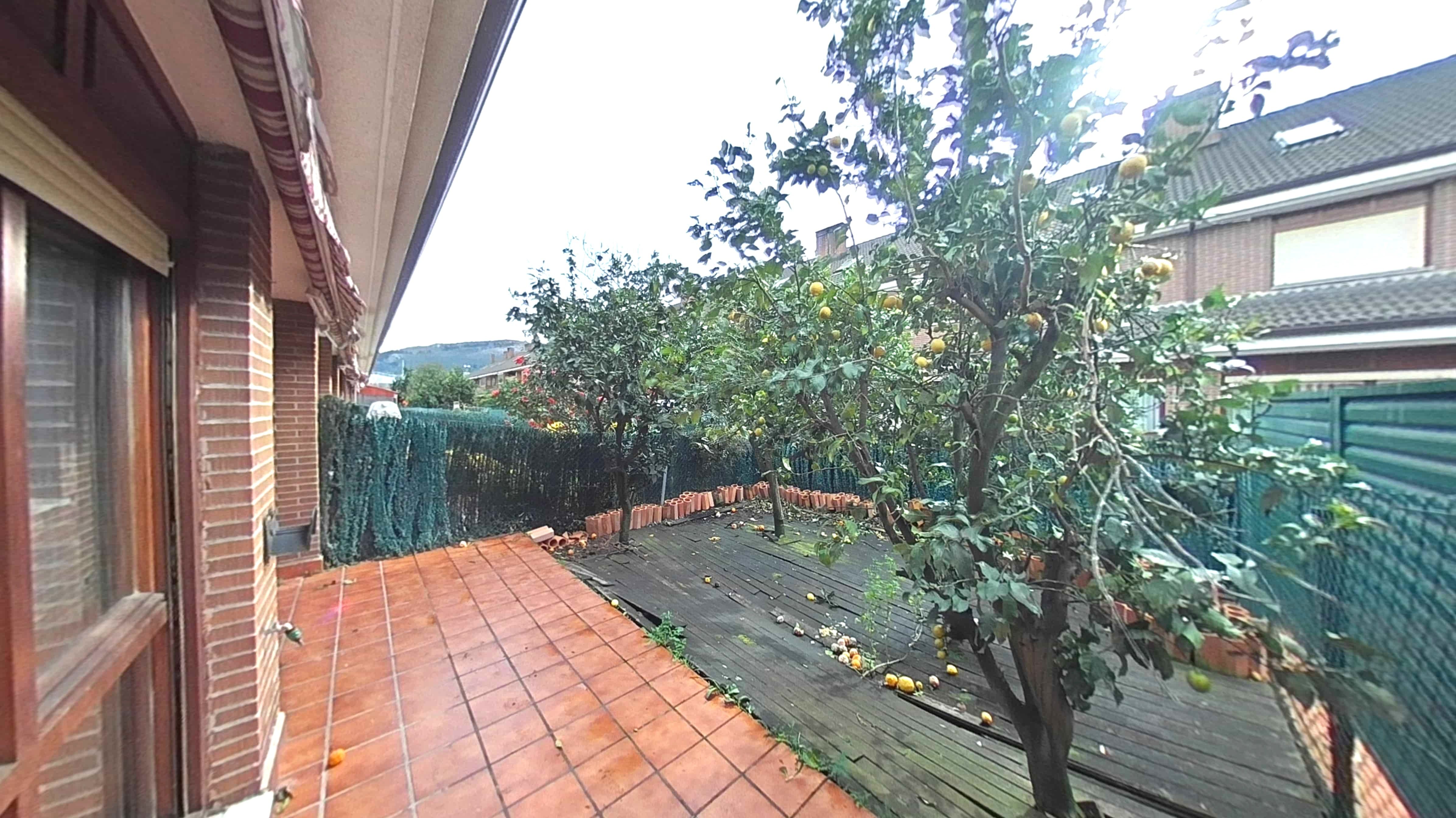 Jardí de Casa adosada en venda en El Astillero   amb Calefacció, Terrassa i Balcó