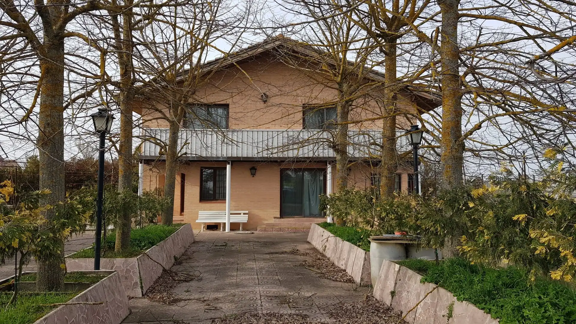 Außenansicht von Country house zum Verkauf in Palencia mit Privatgarten, Terrasse und Abstellraum