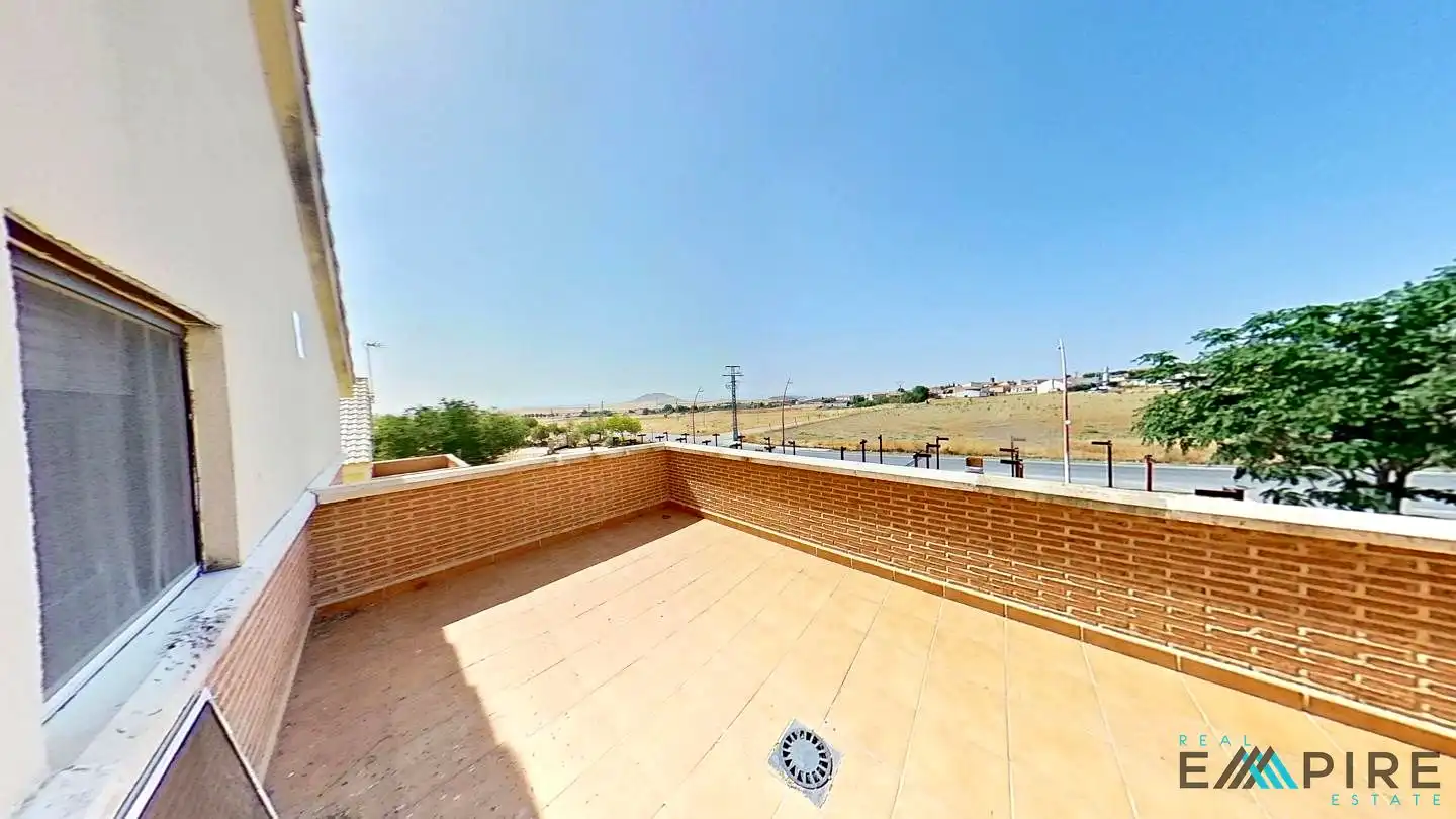 Terrassa de Casa adosada en venda en Noez amb Calefacció i Jardí privat