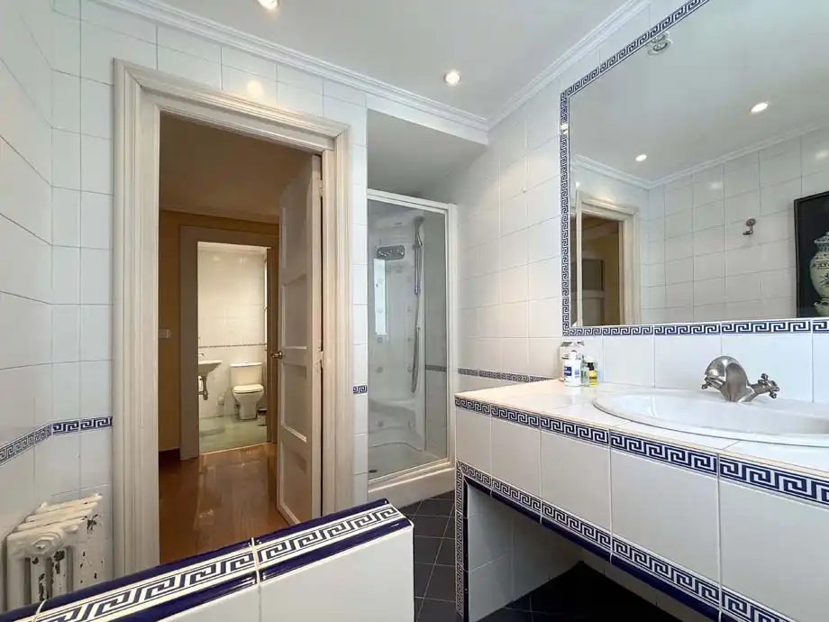 Badezimmer von Wohnung zum Verkauf in Vitoria - Gasteiz mit Heizung und Abstellraum
