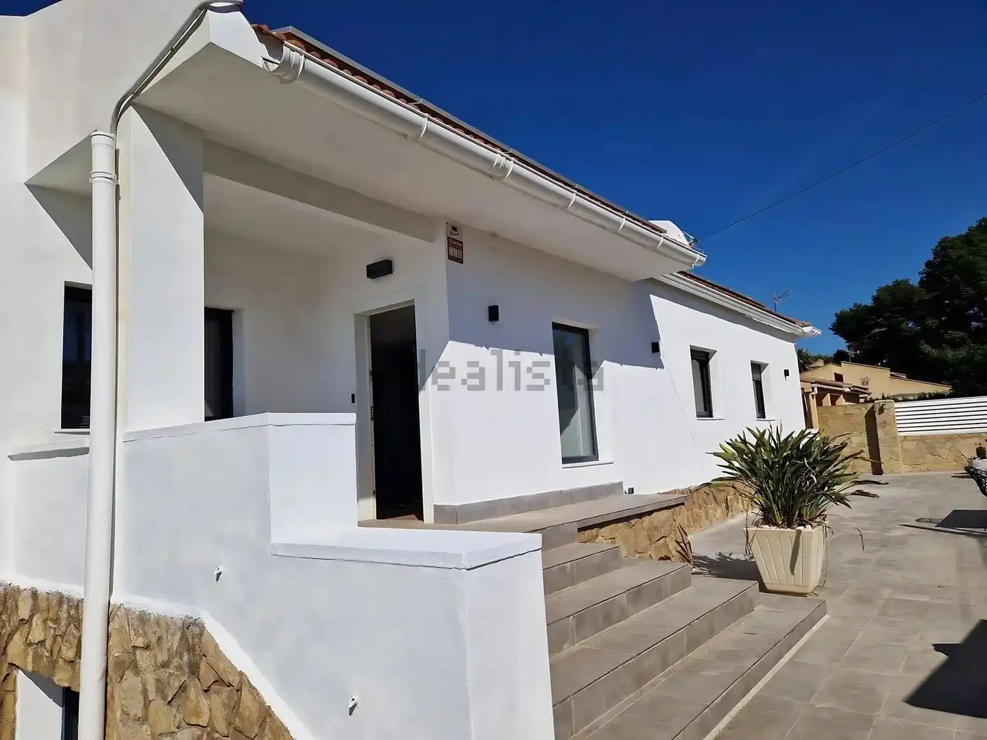 Vista exterior de Casa o xalet en venda en L'Eliana amb Jardí privat, Terrassa i Piscina