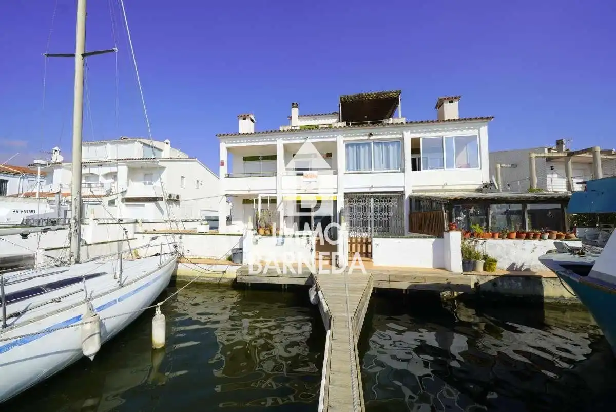 Vista exterior de Casa o chalet en venta en Roses con Terraza y Balcón