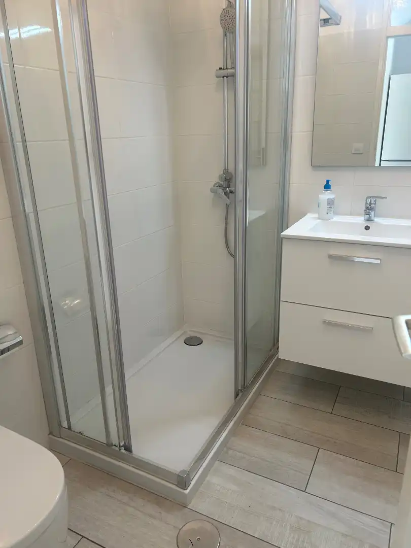 Badezimmer von Erdgeschoss zum Verkauf in Adeje mit Terrasse, Ofen und Waschmaschine