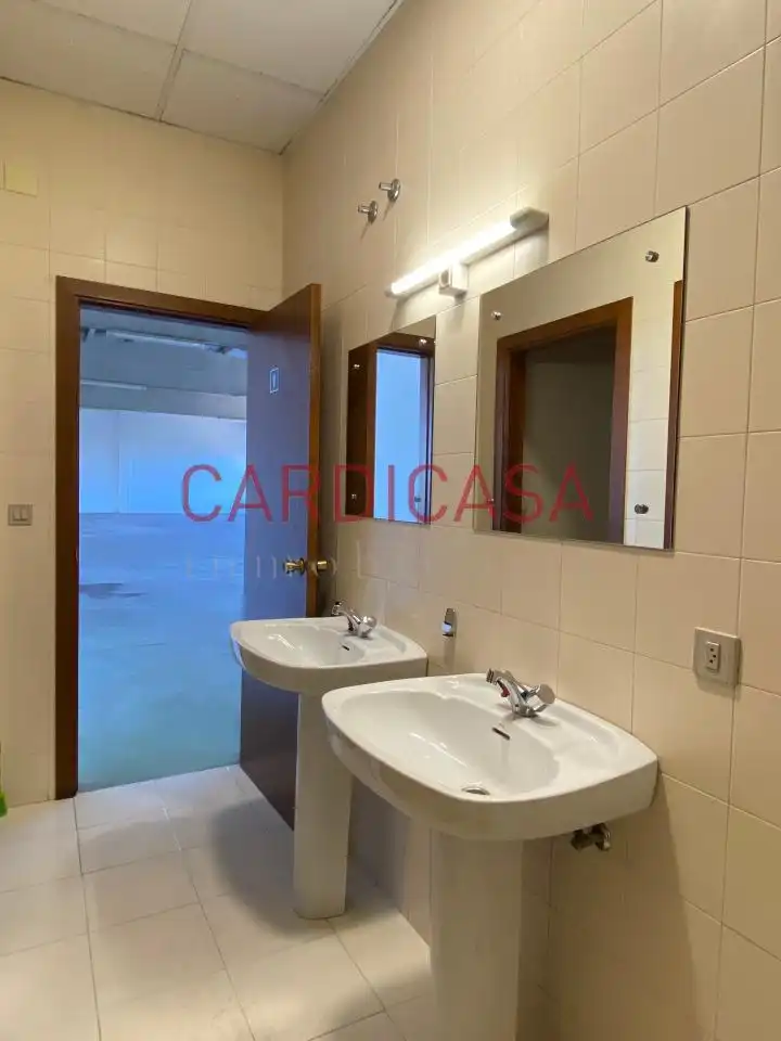 Badezimmer von Fabrikhallen zur Miete in Vigo 