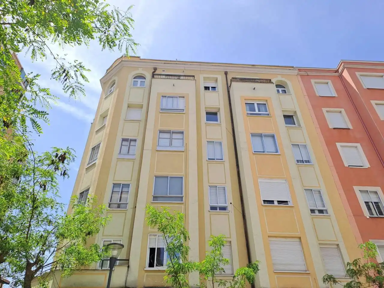 Vista exterior de Piso en venta en Burgos con Calefacción
