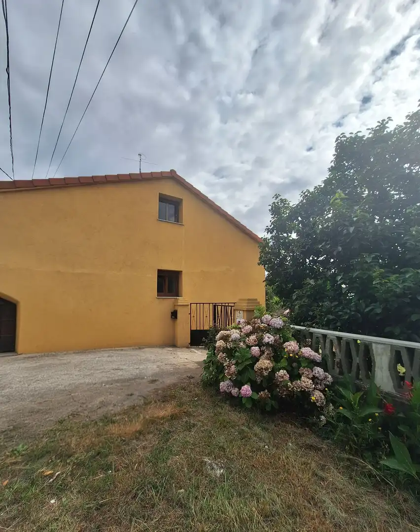 Vista exterior de Casa adosada en venda en Carreño