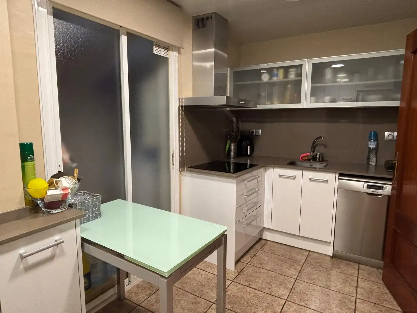 Cuina de Pis en venda en Sant Adrià de Besòs amb Aire condicionat, Calefacció i Moblat