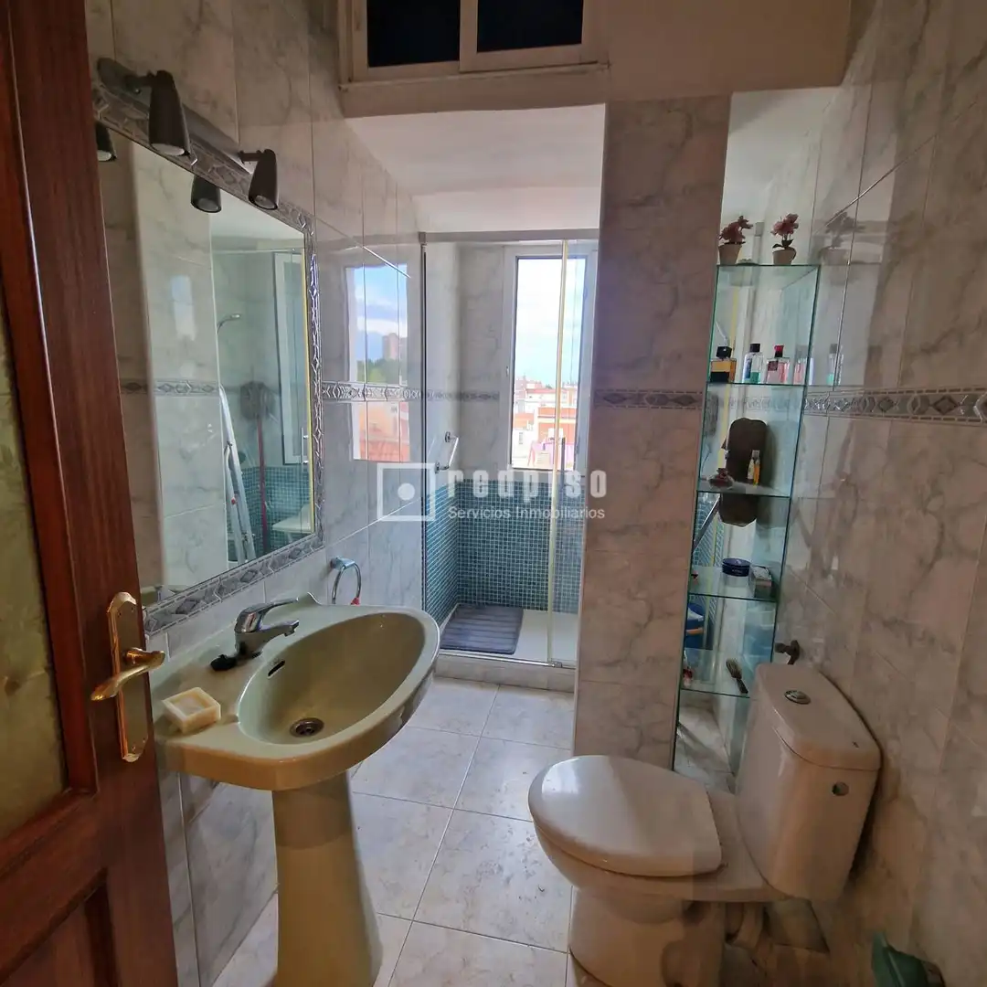 Bathroom of Flat for sale in Madrid  with Heating and Parquet flooring