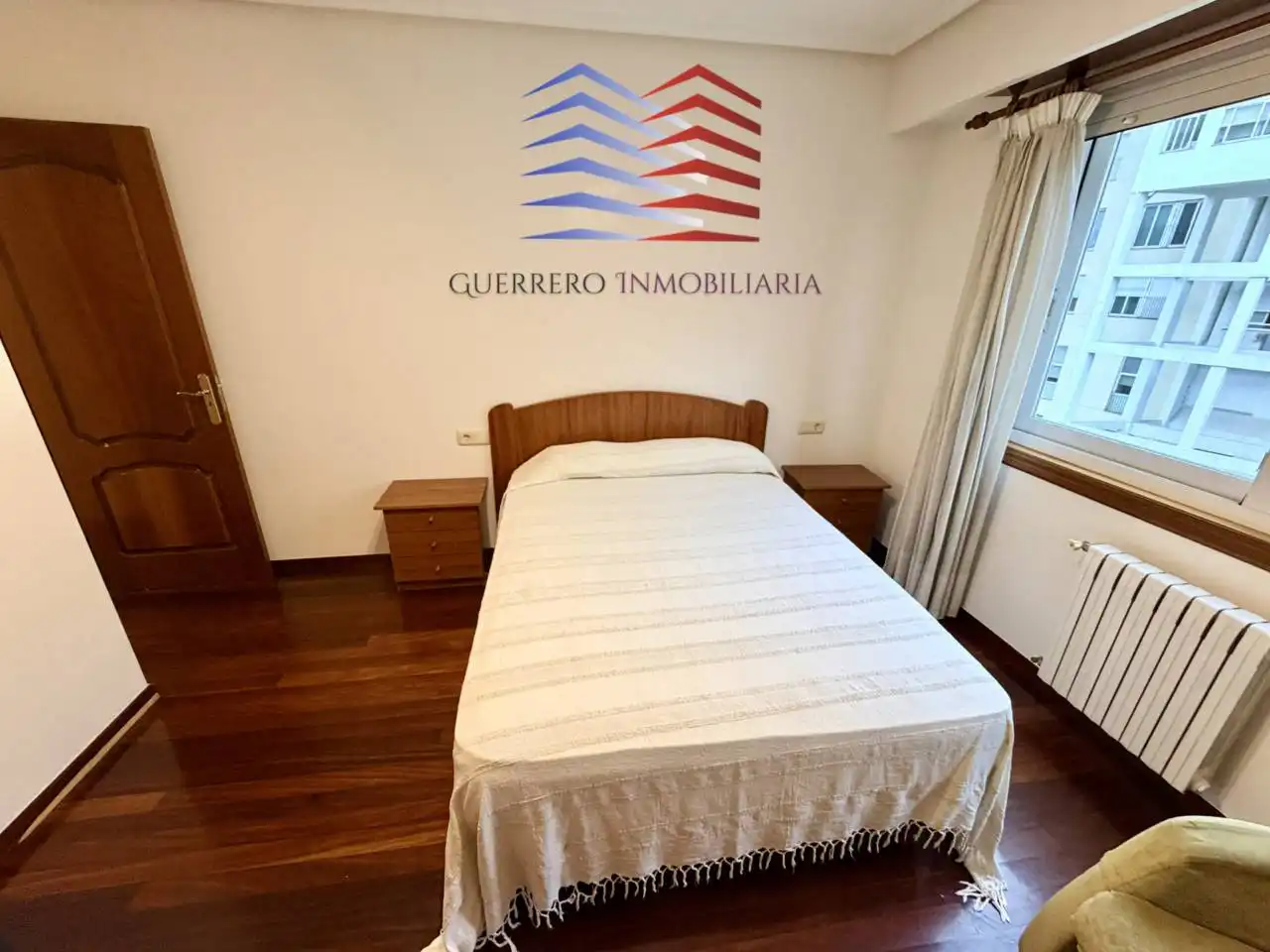 Habitación de Apartamento de alquiler en Ourense Capital  con Calefacción, Parquet y Trastero