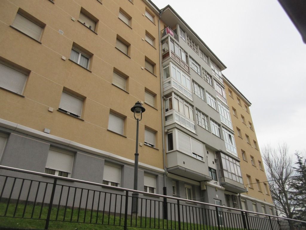Vista exterior de Pis en venda en Avilés