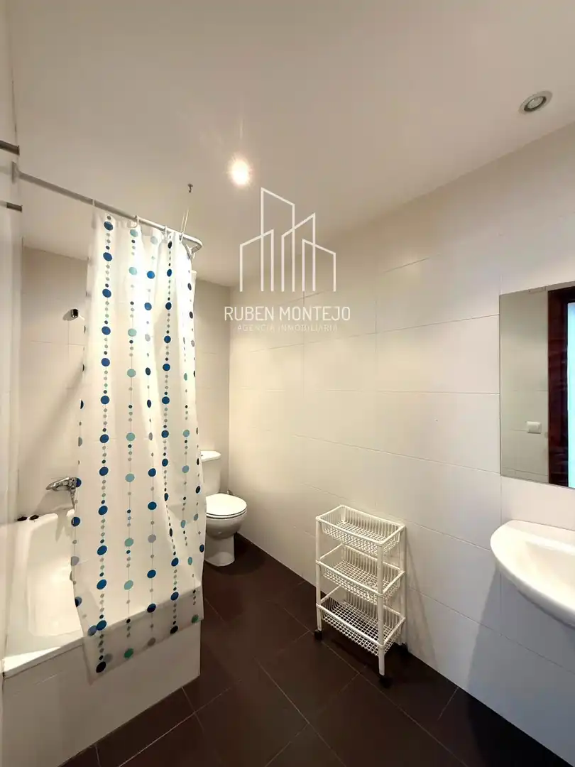 Badezimmer von Wohnung zur Miete in Salamanca mit Heizung, Terrasse und Möbliert