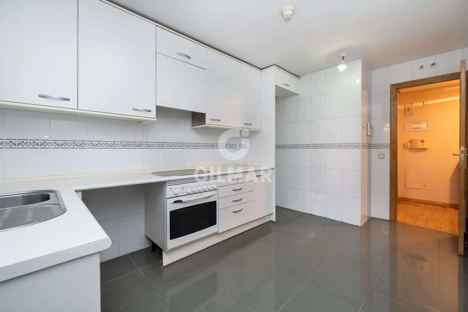 Cocina de Piso en venta en Madrid con Calefacción, Jardín privado y Trastero