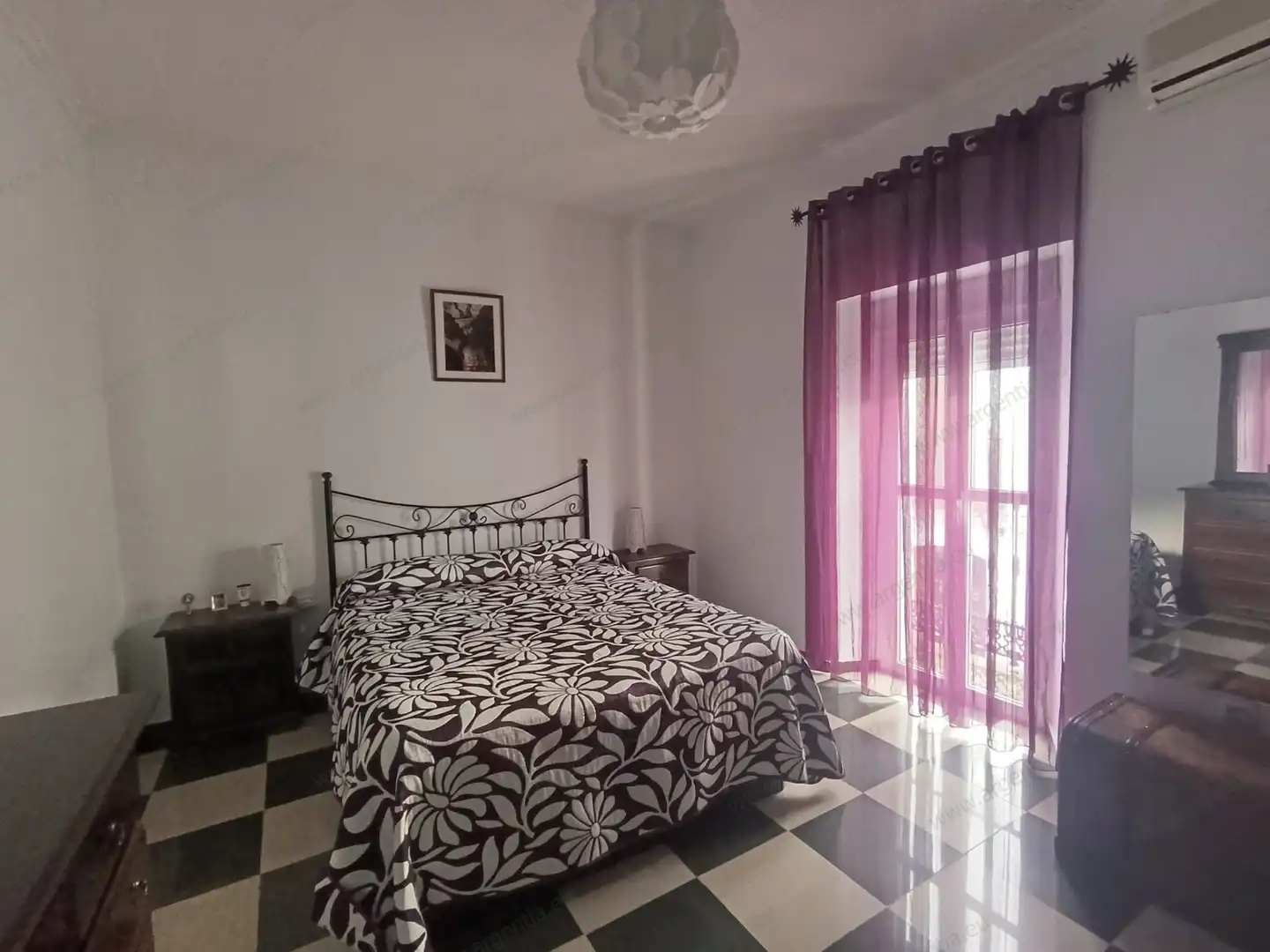 Habitación de Piso en venta en Almadén de la Plata con Aire acondicionado, Terraza y Amueblado