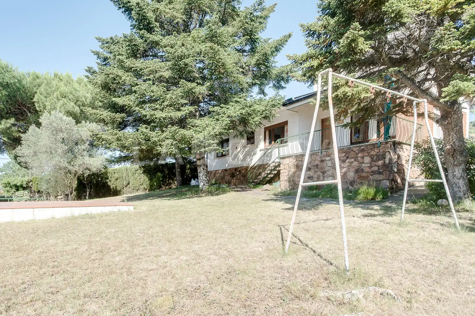 Vista exterior de Casa o xalet en venda en Llinars del Vallès amb Jardí privat, Forn i Internet