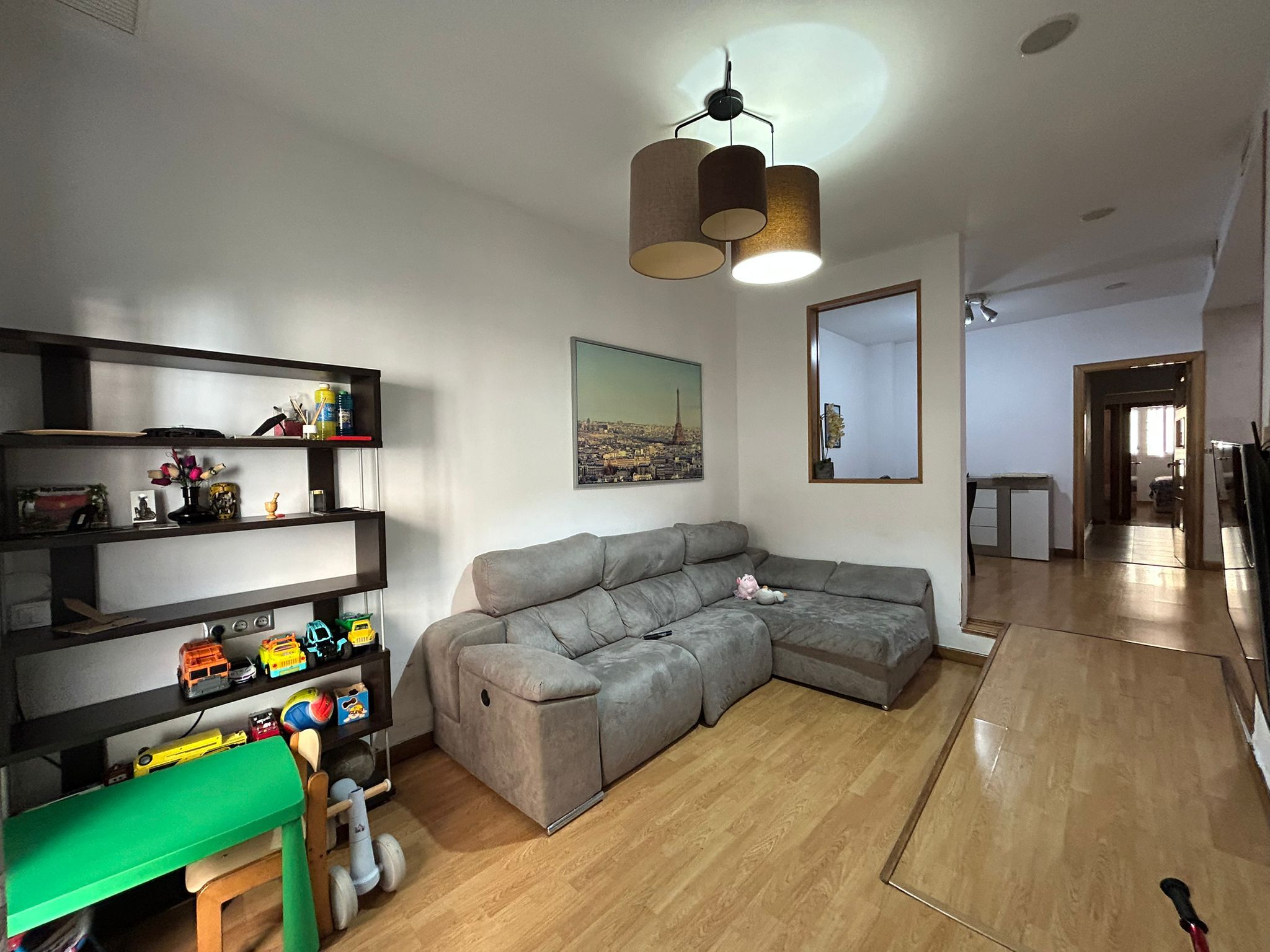 Sala de estar de Piso en venta en L'Hospitalet de Llobregat con Trastero