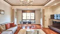 Sala d'estar de Pis en venda en  Barcelona Capital amb Aire condicionat i Parquet