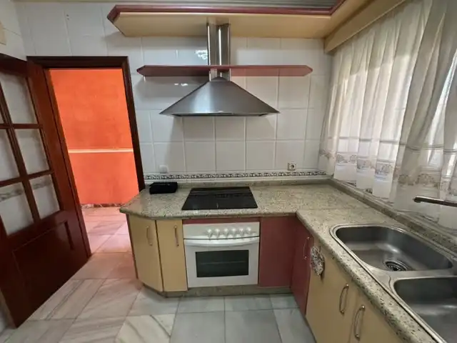 Cocina de Casa adosada en venta en Huelva con Aire acondicionado, Calefacción y Jardín privado