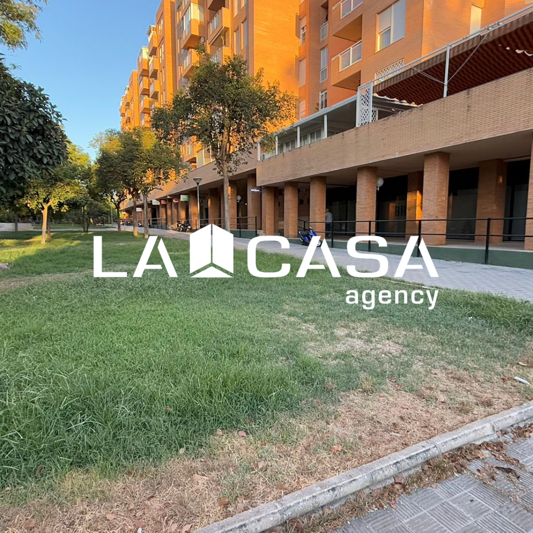 Vista exterior de Piso en venta en  Sevilla Capital con Terraza y Piscina
