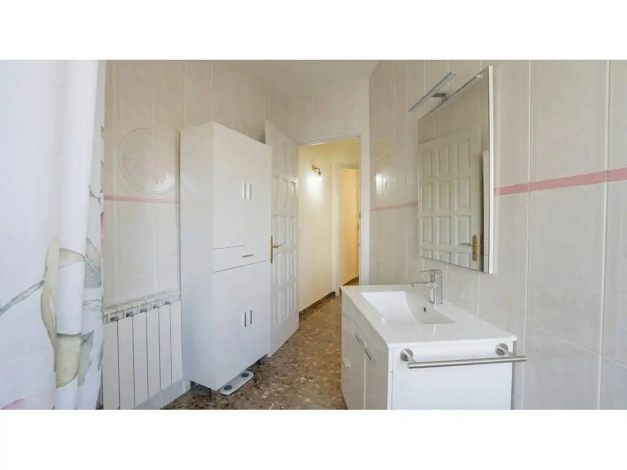 Baño de Casa adosada en venta en Ripollet con Aire acondicionado, Calefacción y Jardín privado