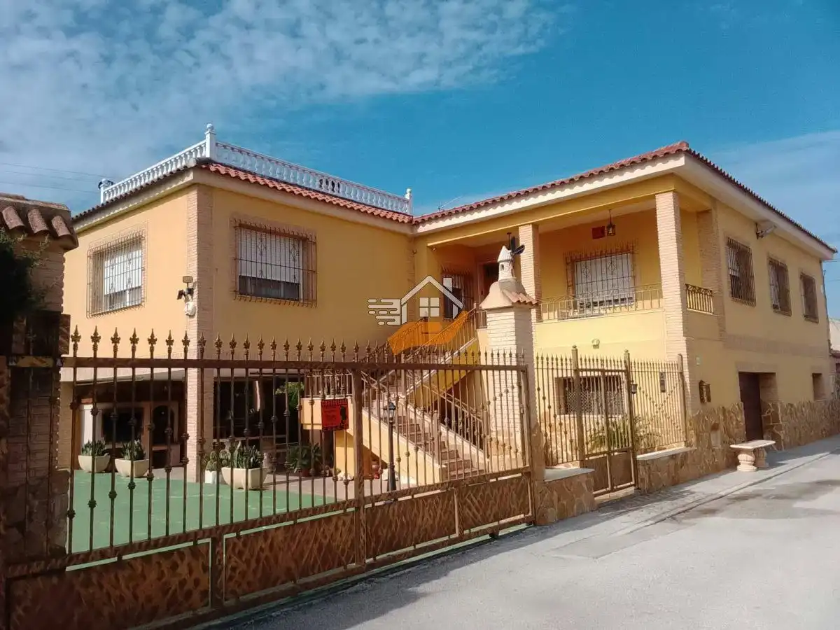 Vista exterior de Casa o xalet en venda en Murcia amb Terrassa i Balcó