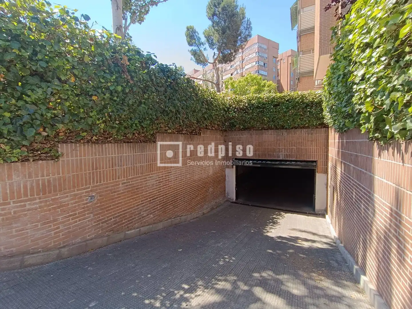 Parkplatz von Wohnung zum Verkauf in Madrid mit Klimaanlage, Heizung und Privatgarten