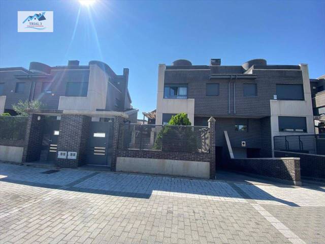 Casa-chalet en Venta en Calle ARANDANO en Las Villas - Valparaiso - El Peral