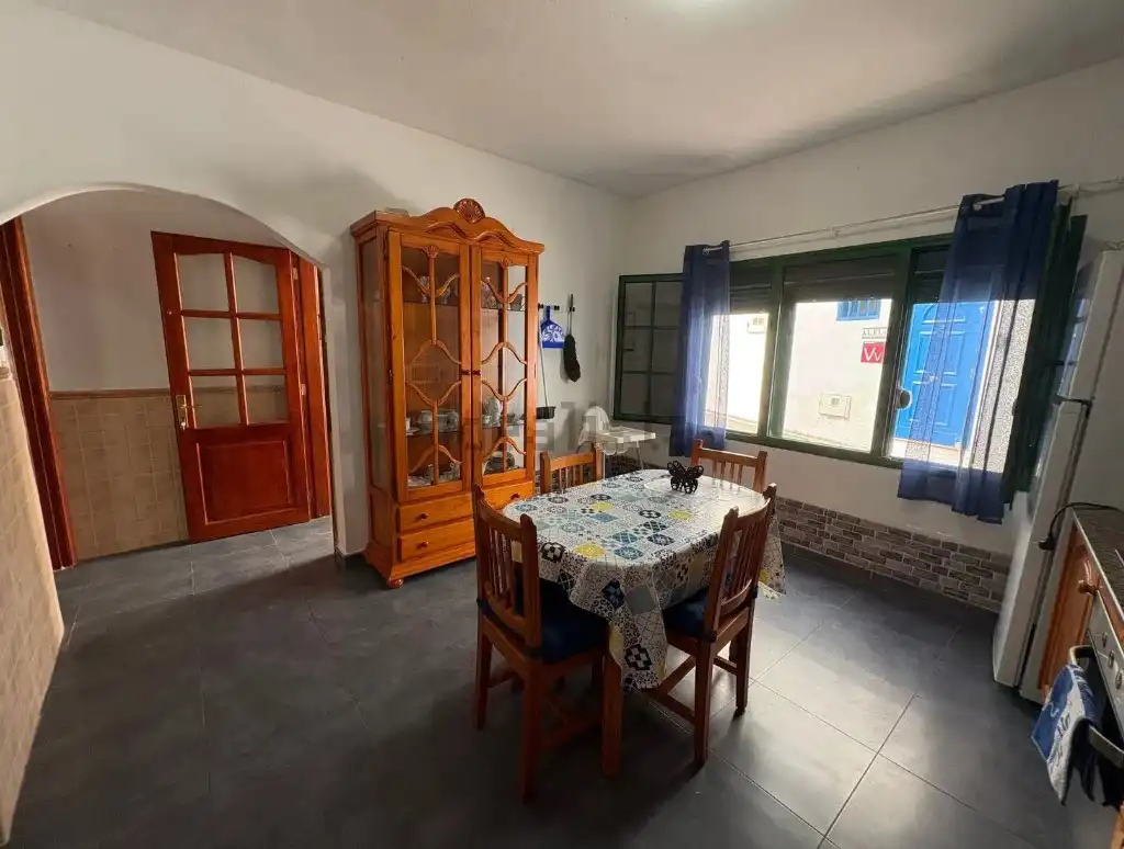 Menjador de Casa adosada en venda en Orzola