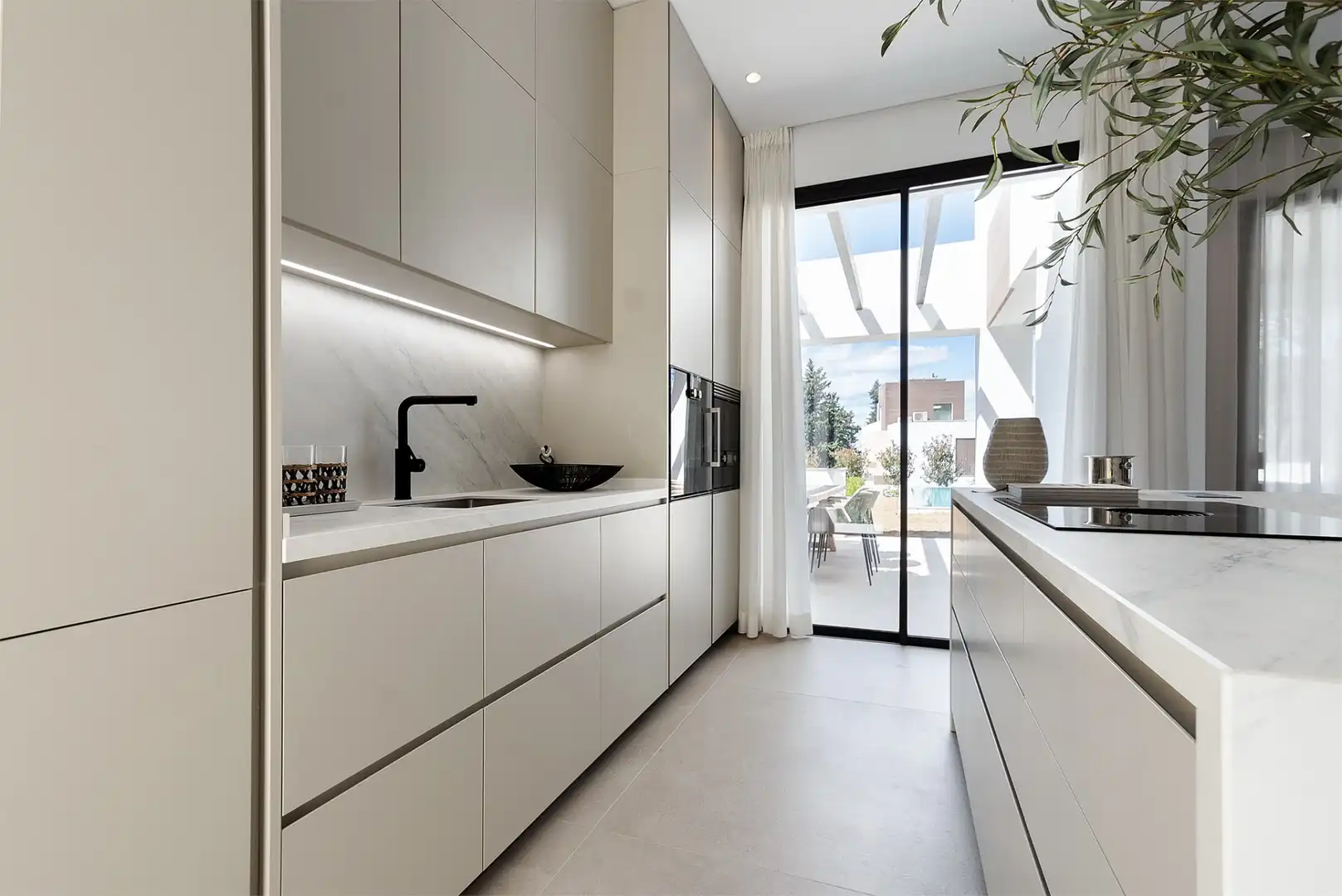Kitchen of Houses for sale in Marbella  with Air Conditioner, Private garden and Terrace