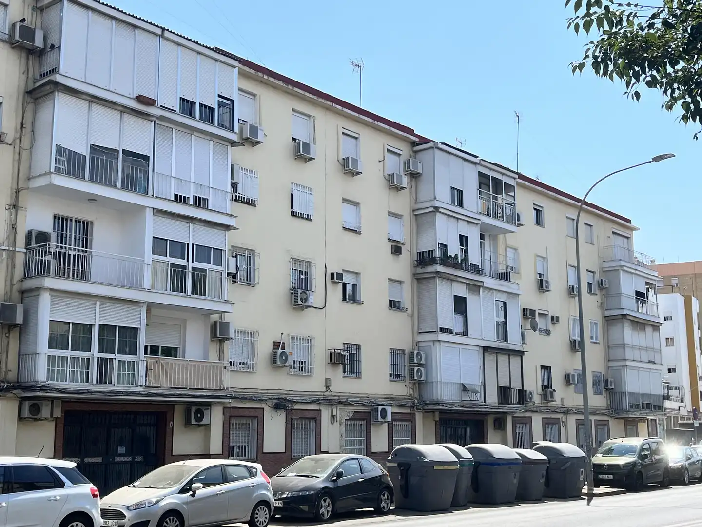 Vista exterior de Pis en venda en Sevilla amb Aire condicionat