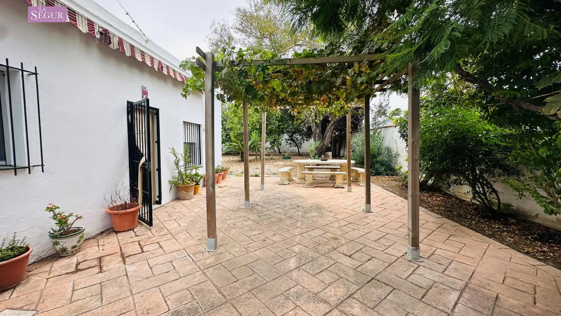 Detached house with garden for sale in Carretera de Barrio Nuevo